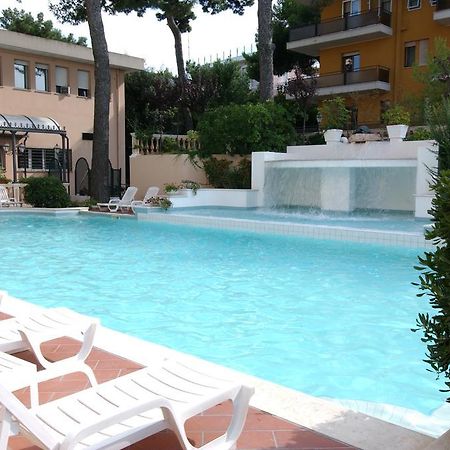 Hotel Milano Helvetia - In Centro Con Piscina ริชโชเน ภายนอก รูปภาพ