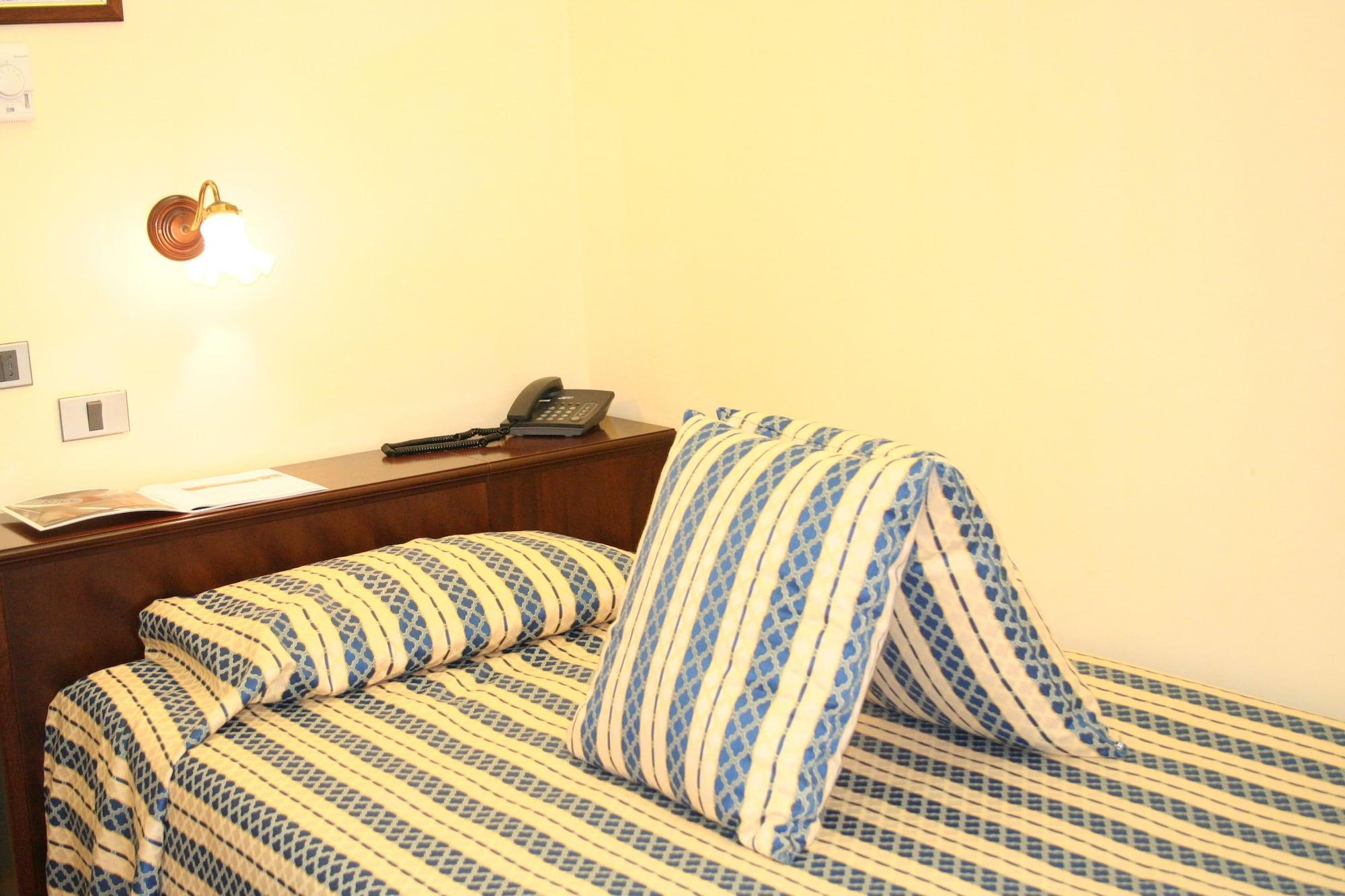 Hotel Milano Helvetia - In Centro Con Piscina ริชโชเน ภายนอก รูปภาพ