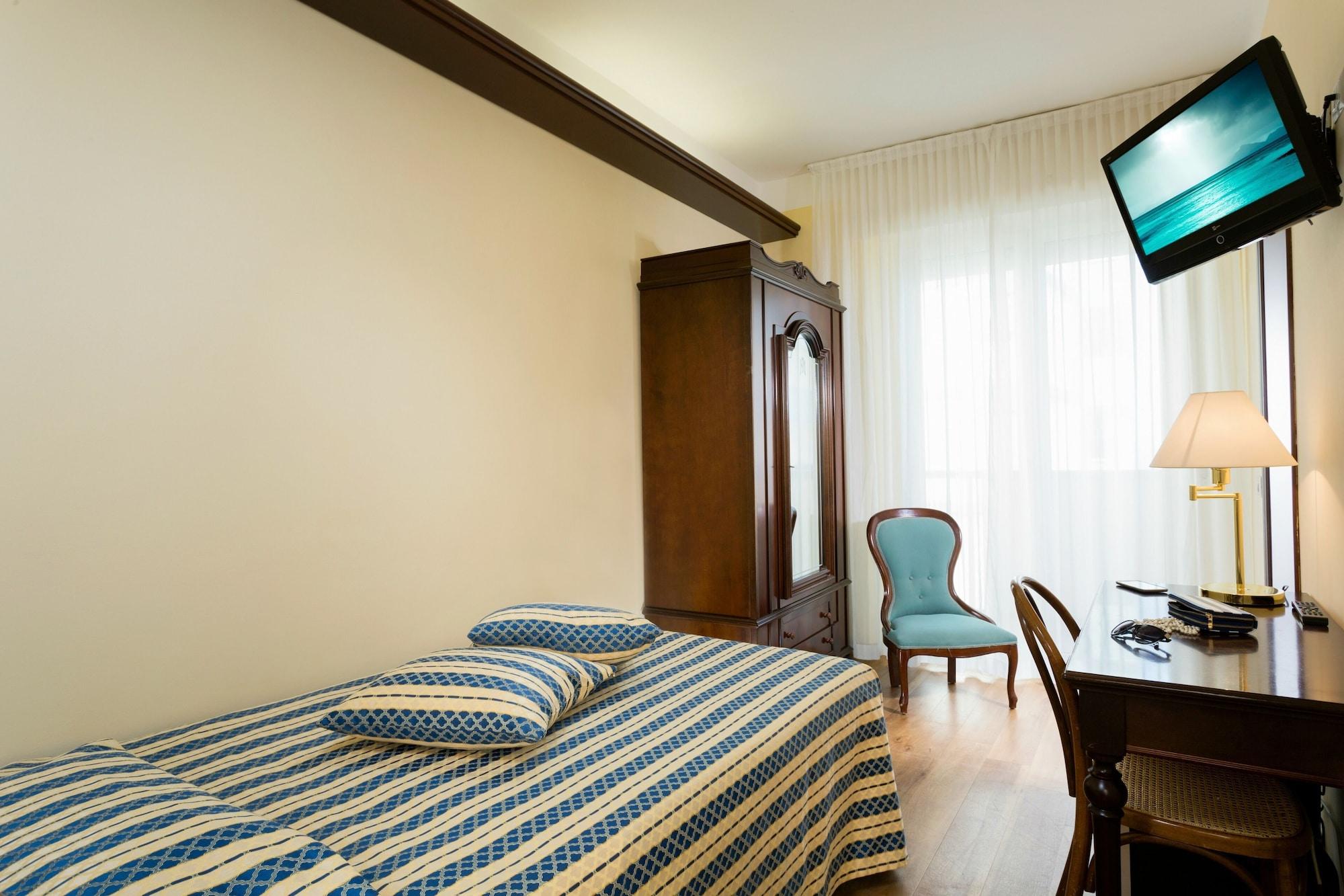 Hotel Milano Helvetia - In Centro Con Piscina ริชโชเน ภายนอก รูปภาพ