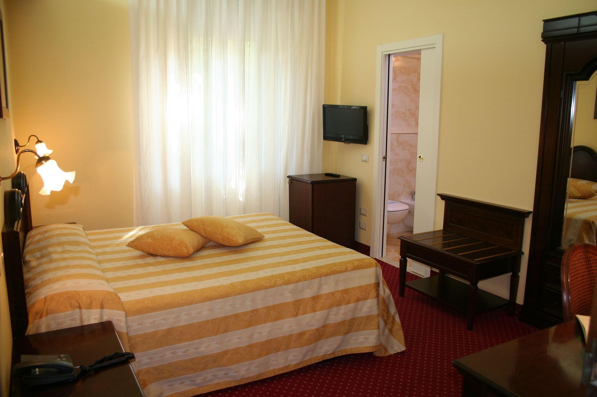 Hotel Milano Helvetia - In Centro Con Piscina ริชโชเน ภายนอก รูปภาพ