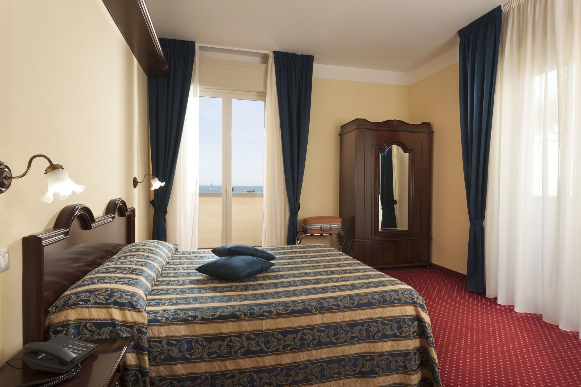Hotel Milano Helvetia - In Centro Con Piscina ริชโชเน ภายนอก รูปภาพ