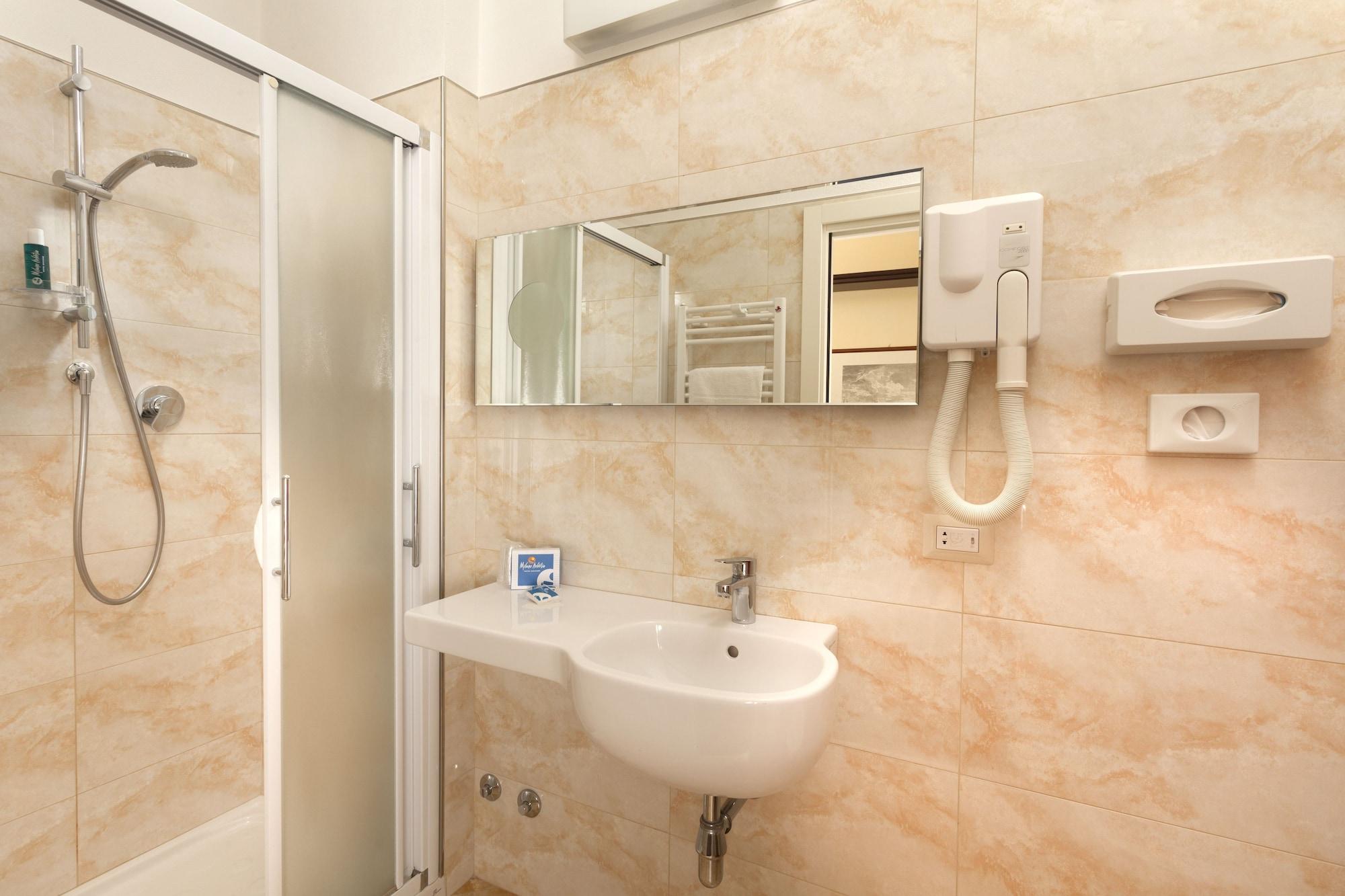 Hotel Milano Helvetia - In Centro Con Piscina ริชโชเน ภายนอก รูปภาพ