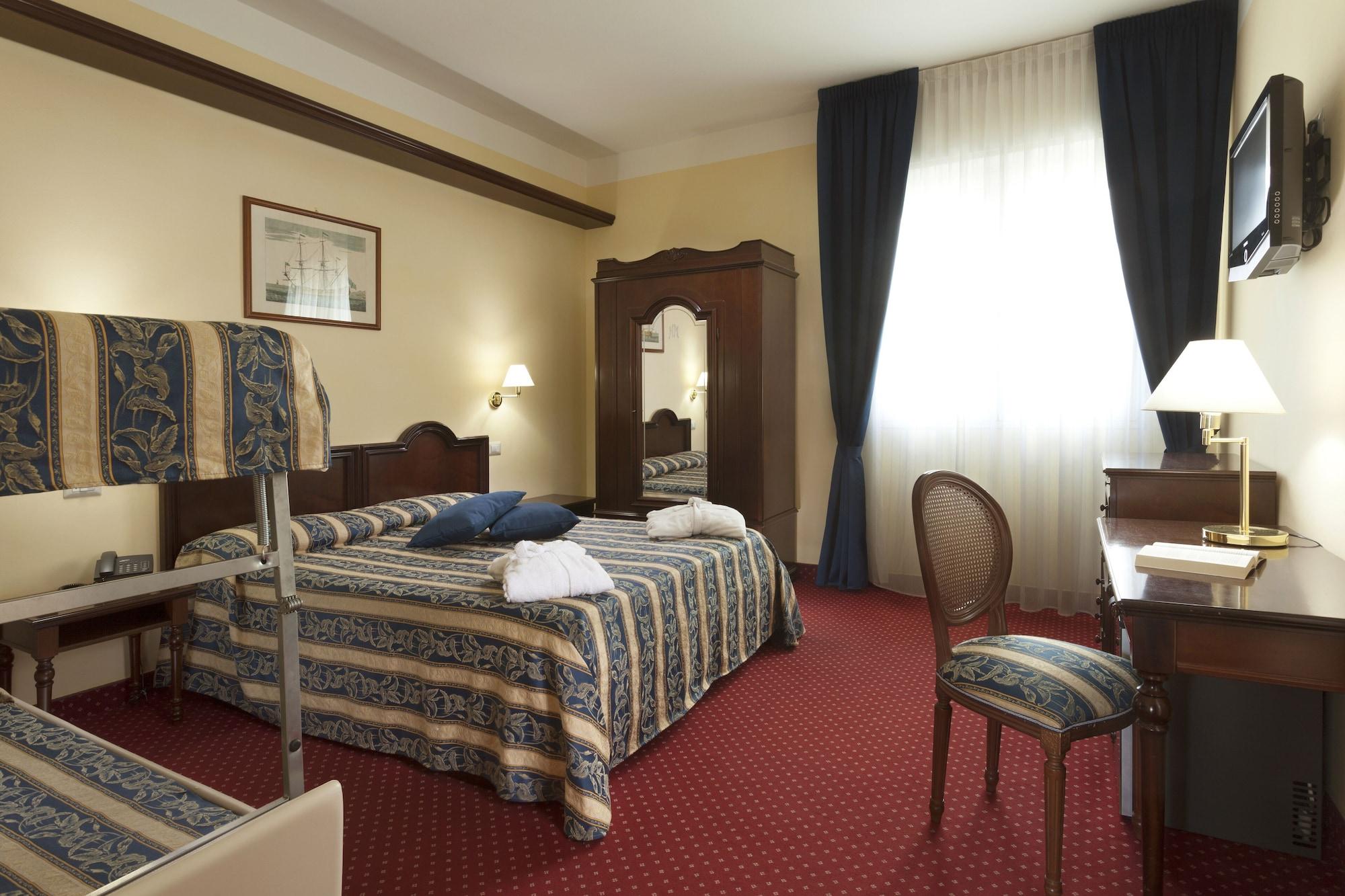 Hotel Milano Helvetia - In Centro Con Piscina ริชโชเน ภายนอก รูปภาพ