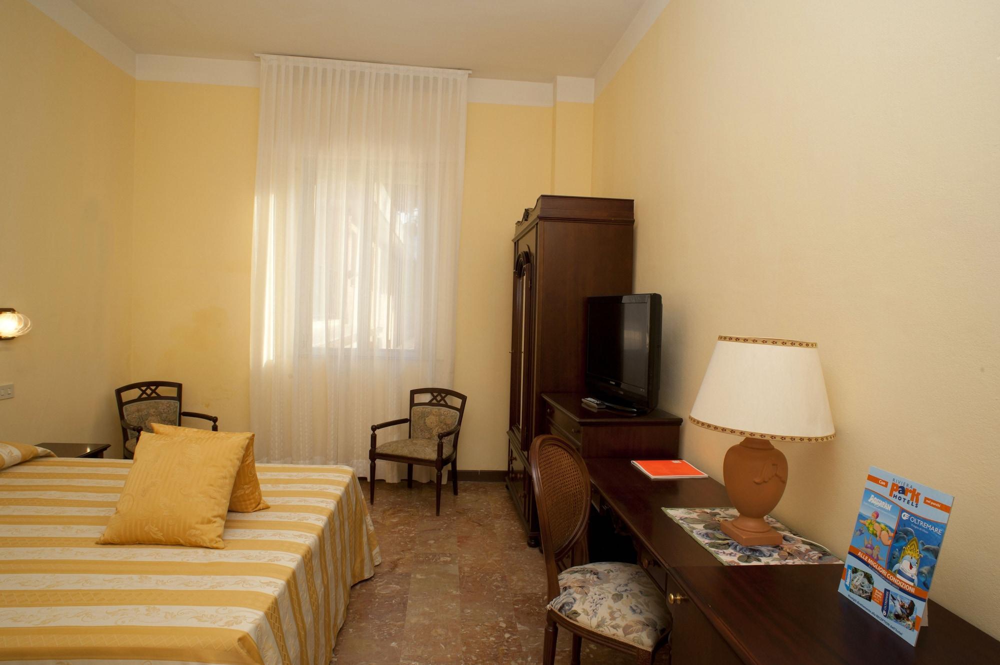 Hotel Milano Helvetia - In Centro Con Piscina ริชโชเน ภายนอก รูปภาพ