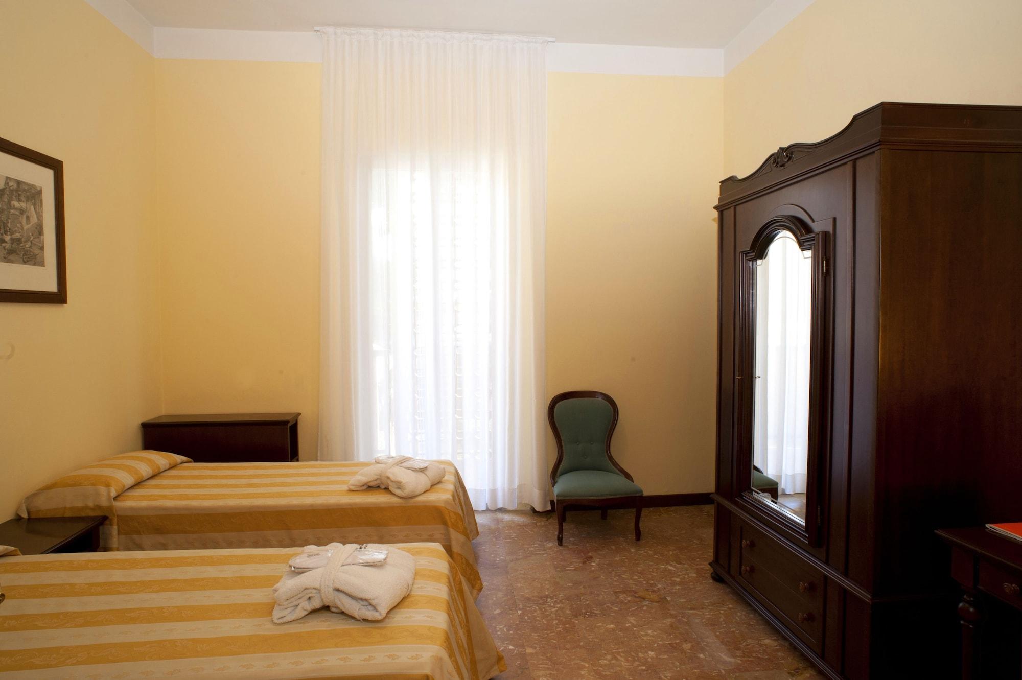 Hotel Milano Helvetia - In Centro Con Piscina ริชโชเน ภายนอก รูปภาพ
