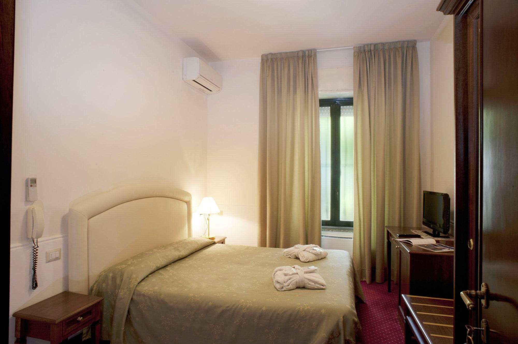 Hotel Milano Helvetia - In Centro Con Piscina ริชโชเน ภายนอก รูปภาพ