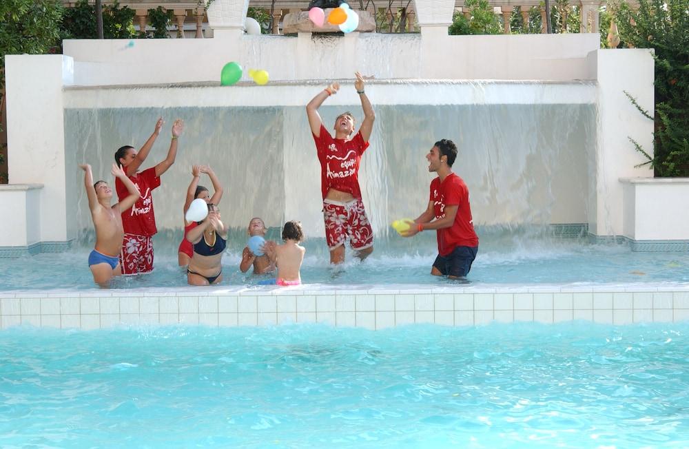 Hotel Milano Helvetia - In Centro Con Piscina ริชโชเน ภายนอก รูปภาพ