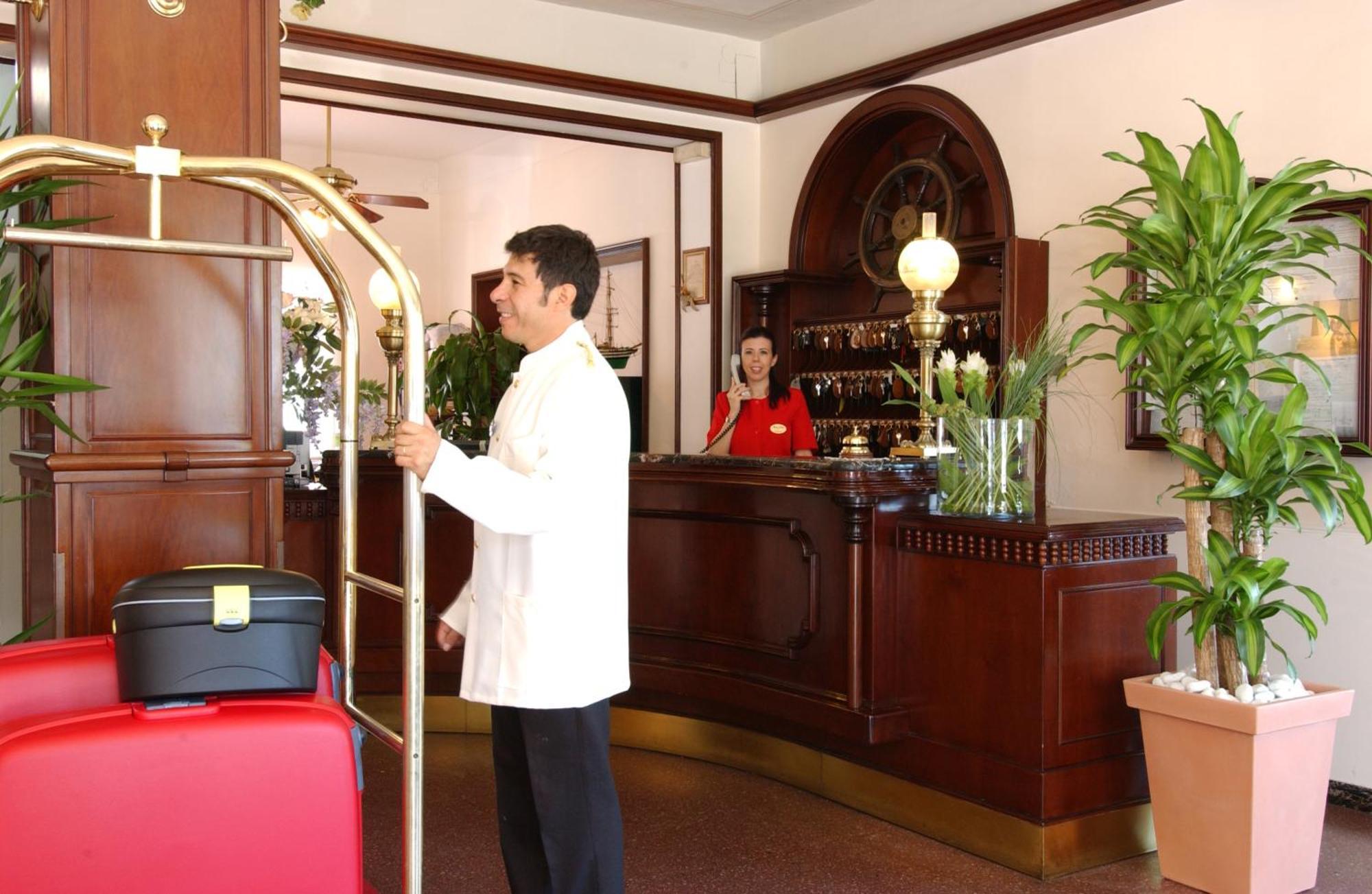 Hotel Milano Helvetia - In Centro Con Piscina ริชโชเน ภายนอก รูปภาพ
