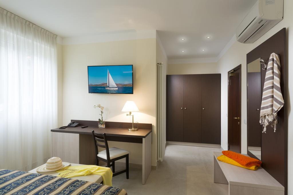 Hotel Milano Helvetia - In Centro Con Piscina ริชโชเน ภายนอก รูปภาพ