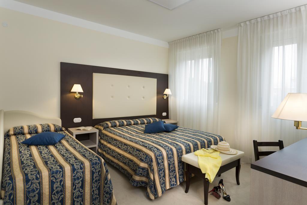 Hotel Milano Helvetia - In Centro Con Piscina ริชโชเน ภายนอก รูปภาพ