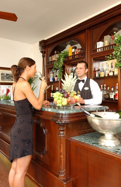 Hotel Milano Helvetia - In Centro Con Piscina ริชโชเน ภายนอก รูปภาพ