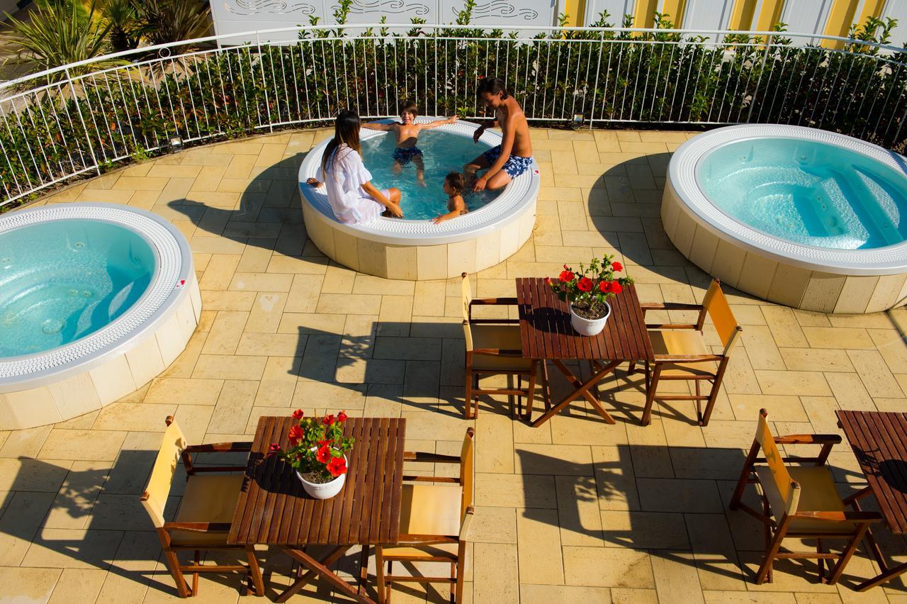 Hotel Milano Helvetia - In Centro Con Piscina ริชโชเน ภายนอก รูปภาพ