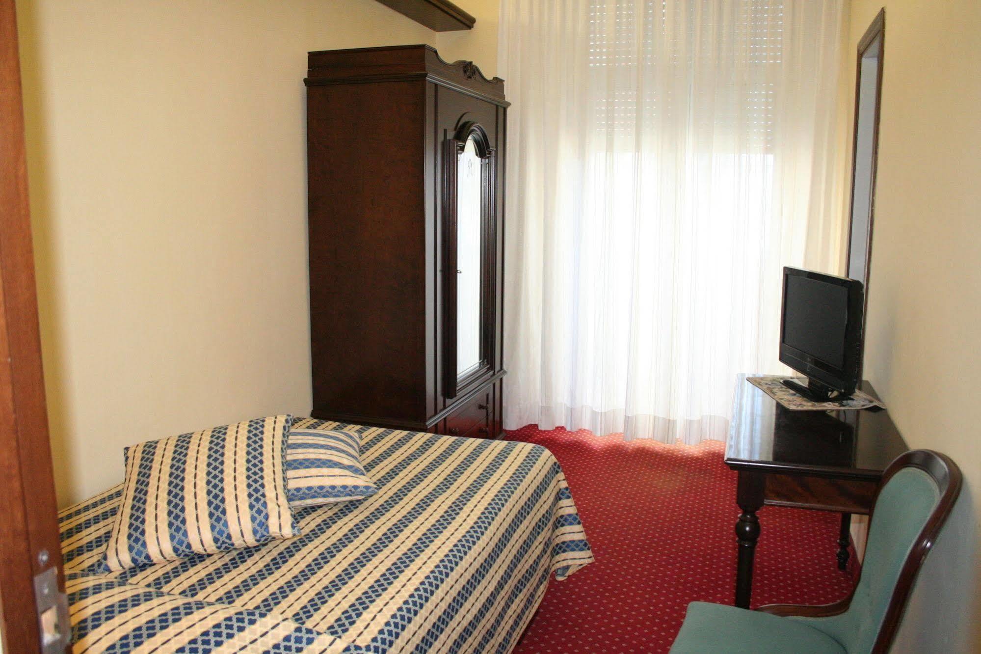 Hotel Milano Helvetia - In Centro Con Piscina ริชโชเน ภายนอก รูปภาพ